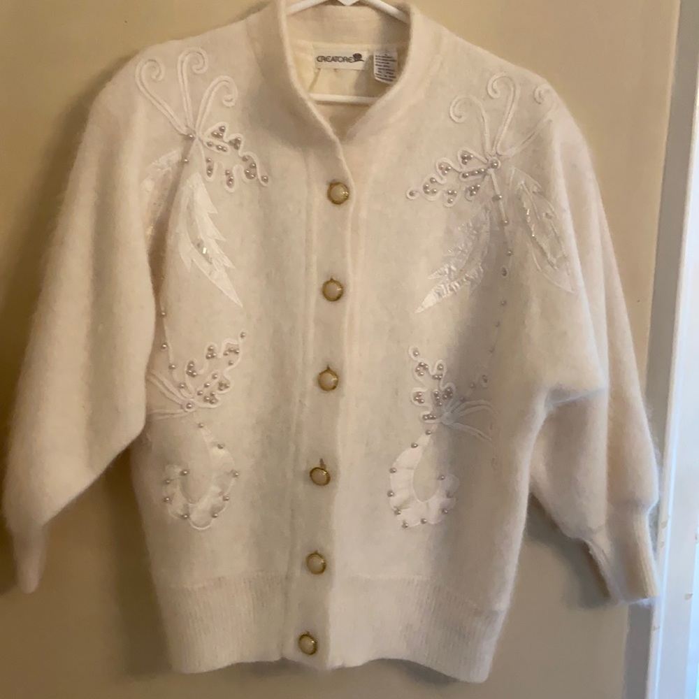 Beautiful 90s Romantic Sweater with ribbon floral appliqué and pearl buttons.